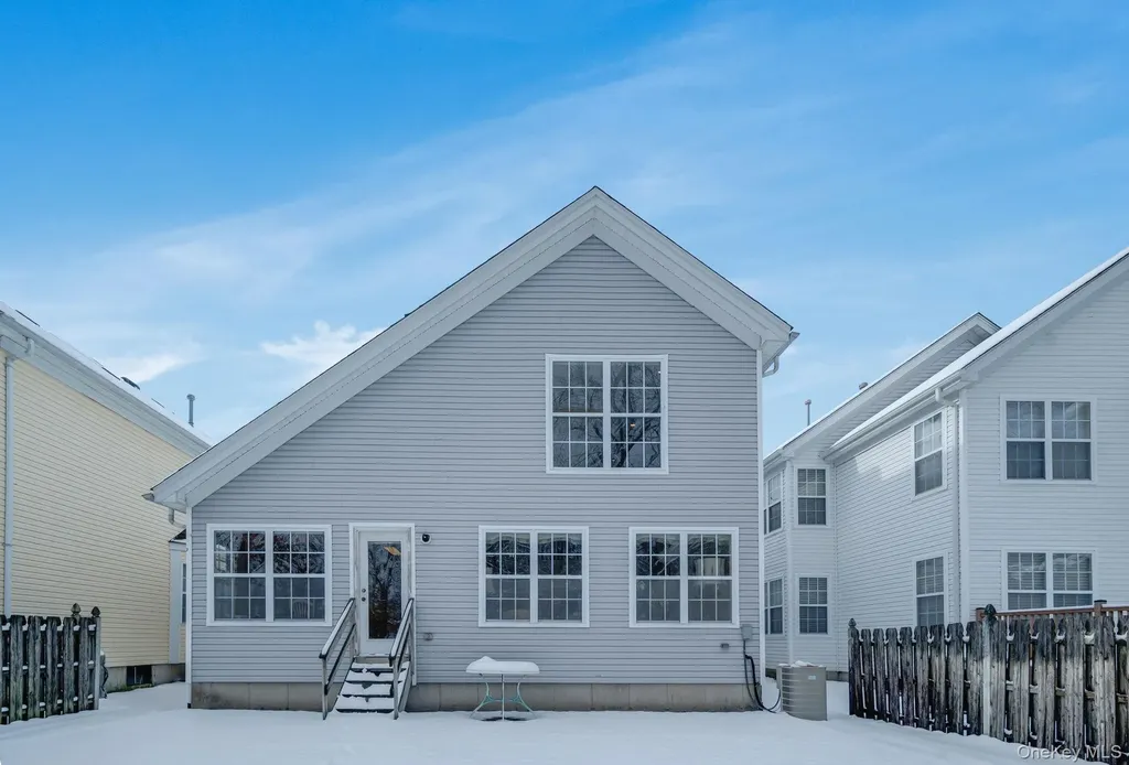 48 Kate Circle Middle Island NY 11953