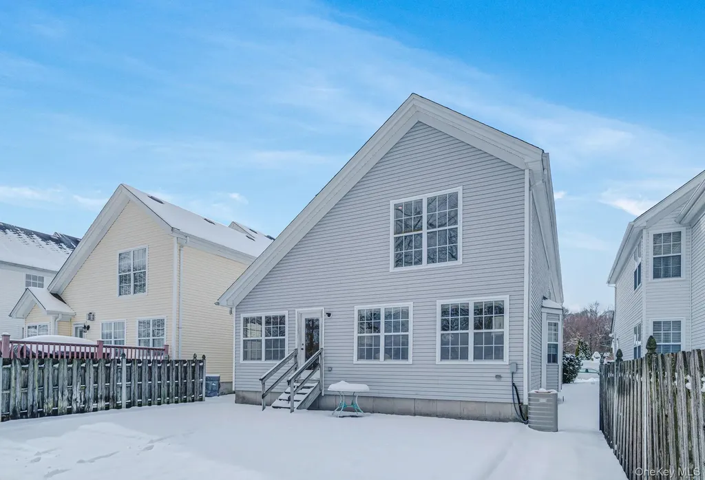 48 Kate Circle Middle Island NY 11953