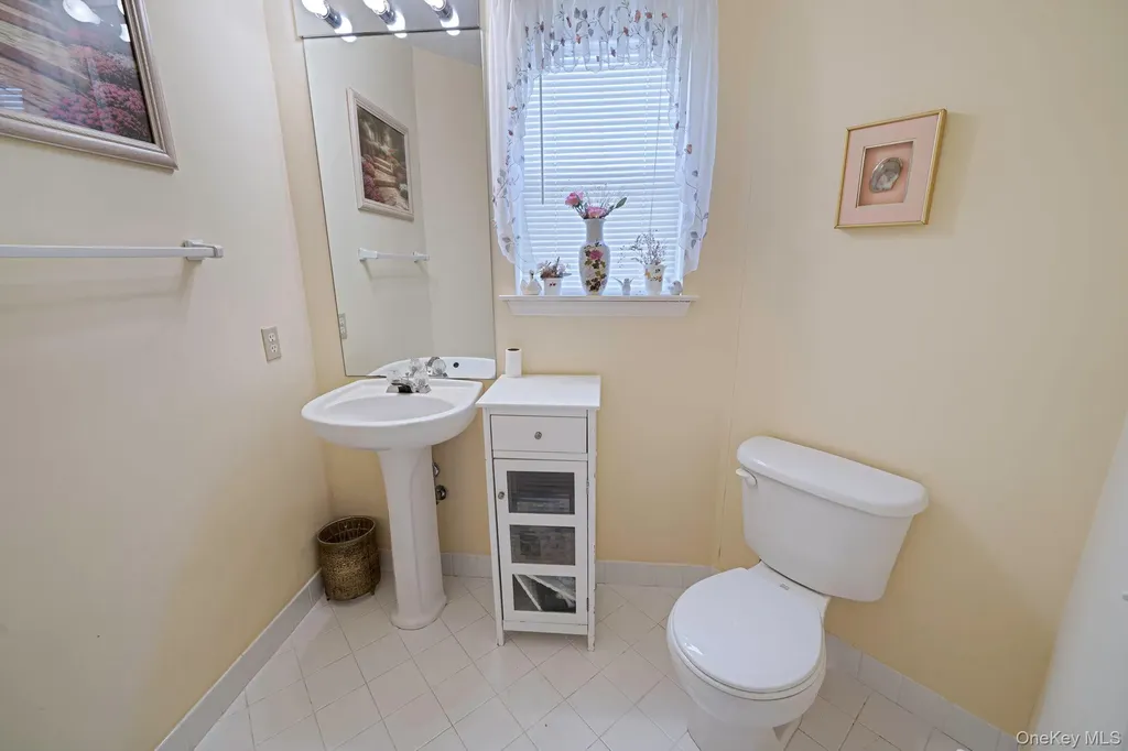 48 Kate Circle Middle Island NY 11953