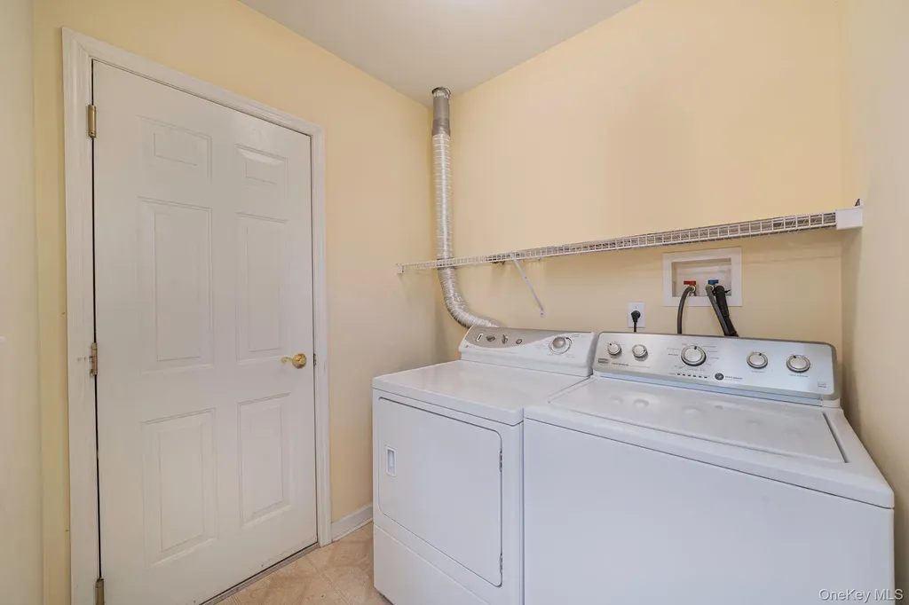 48 Kate Circle Middle Island NY 11953