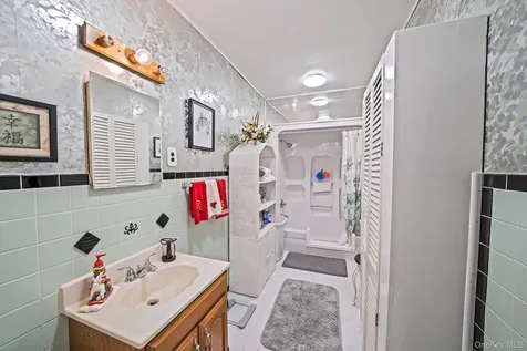 4 W William Street Bay Shore NY 11706