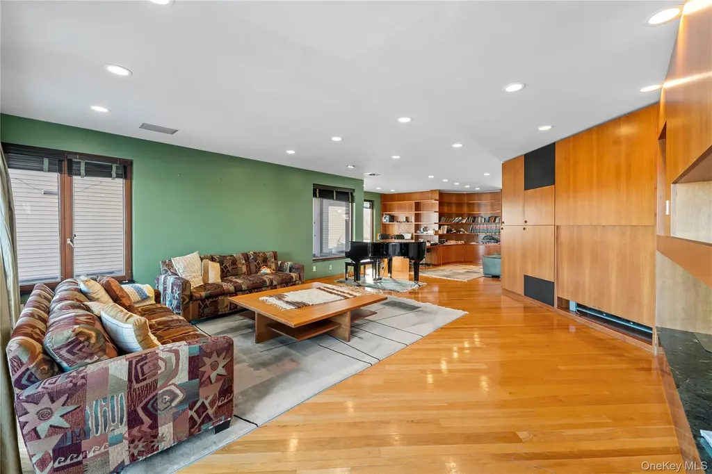 2829 Frankel Boulevard Merrick NY 11566