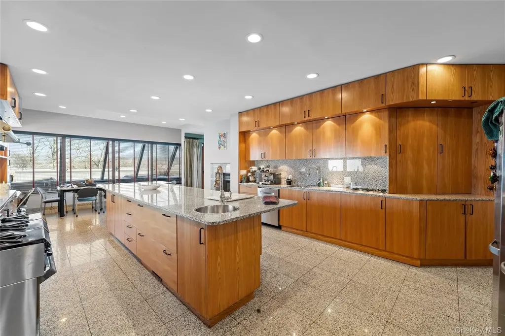 2829 Frankel Boulevard Merrick NY 11566