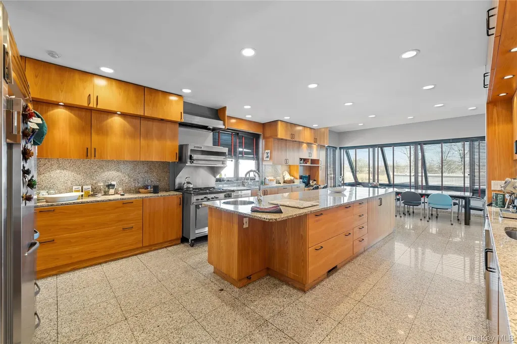 2829 Frankel Boulevard Merrick NY 11566