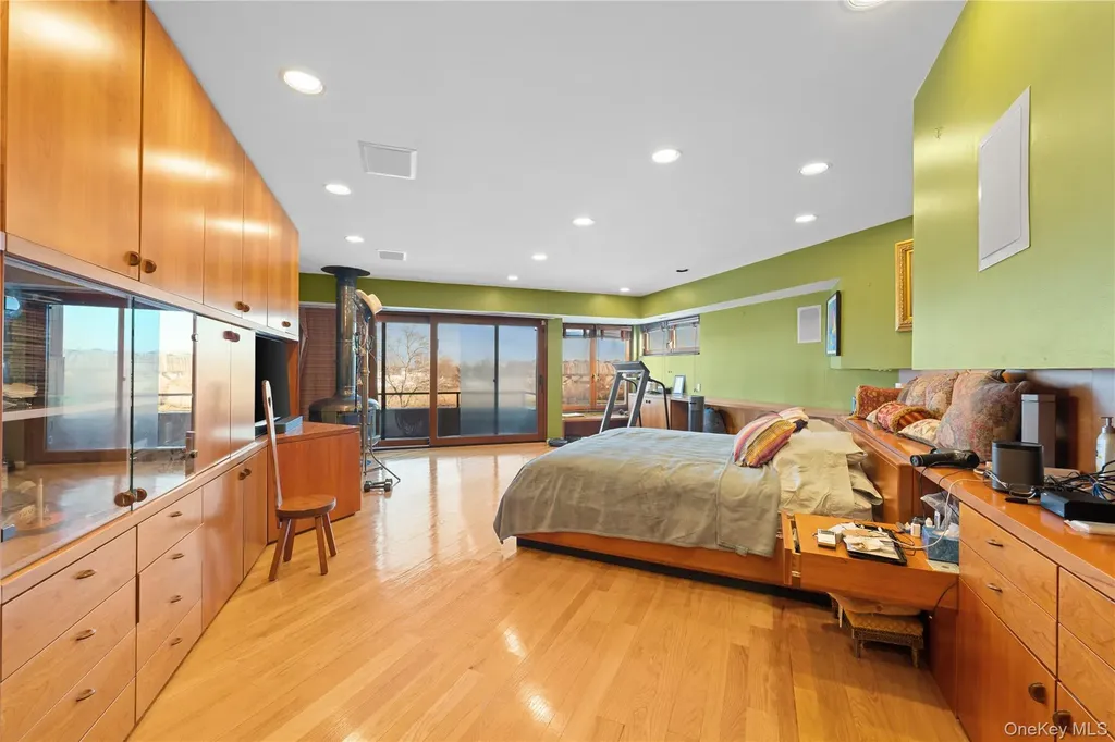 2829 Frankel Boulevard Merrick NY 11566