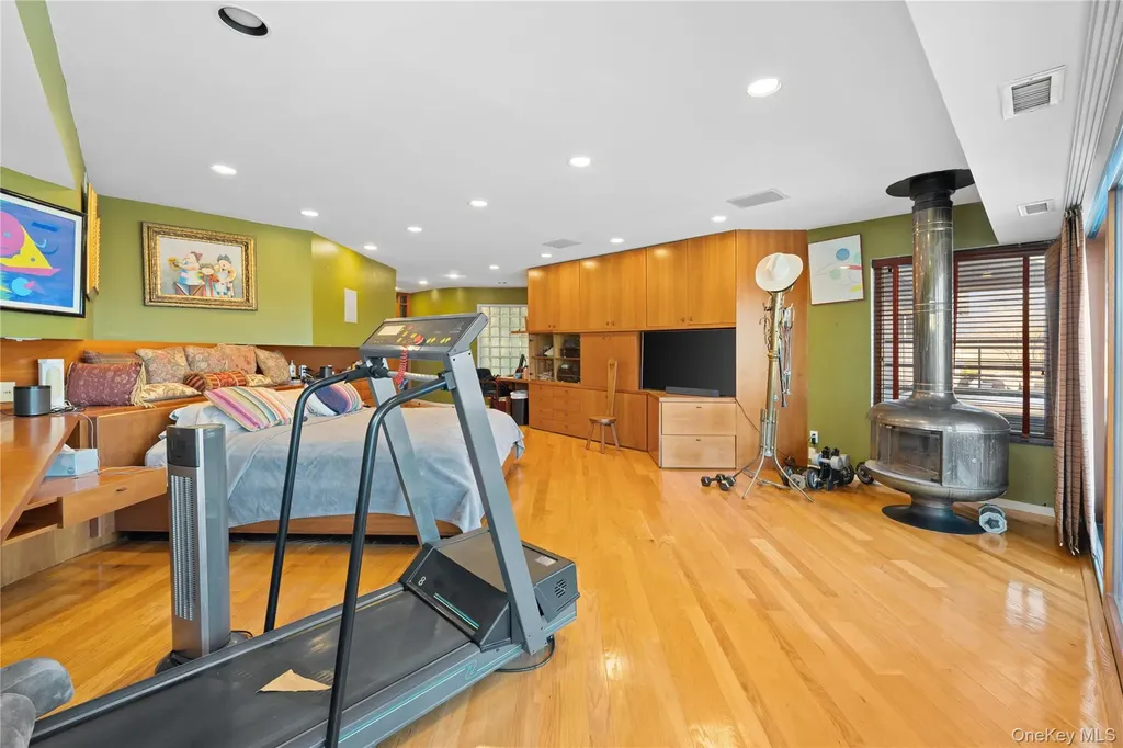 2829 Frankel Boulevard Merrick NY 11566