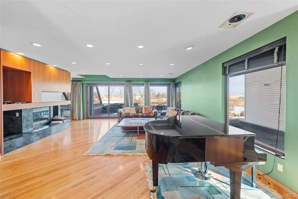 2829 Frankel Boulevard Merrick NY 11566