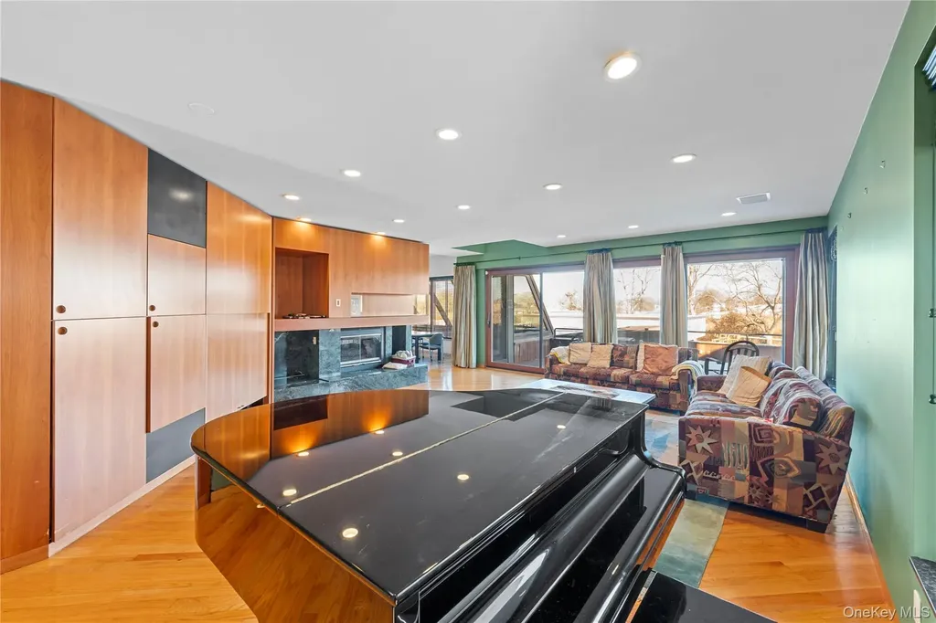 2829 Frankel Boulevard Merrick NY 11566