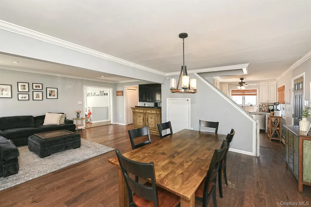 40 Knoll Lane Levittown NY 11756