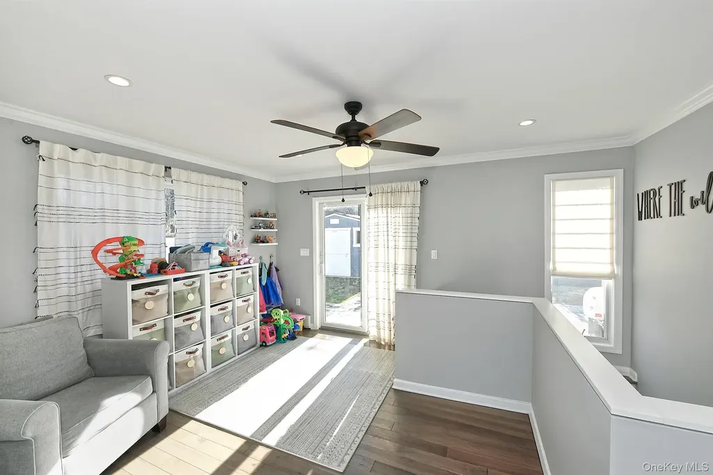 40 Knoll Lane Levittown NY 11756