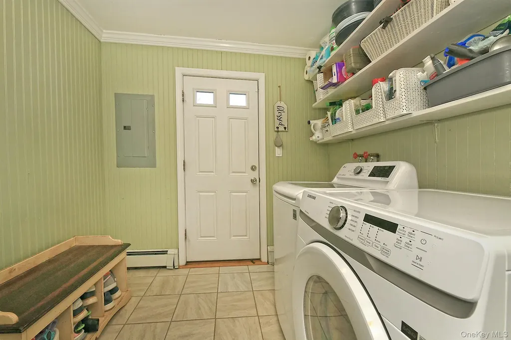 40 Knoll Lane Levittown NY 11756