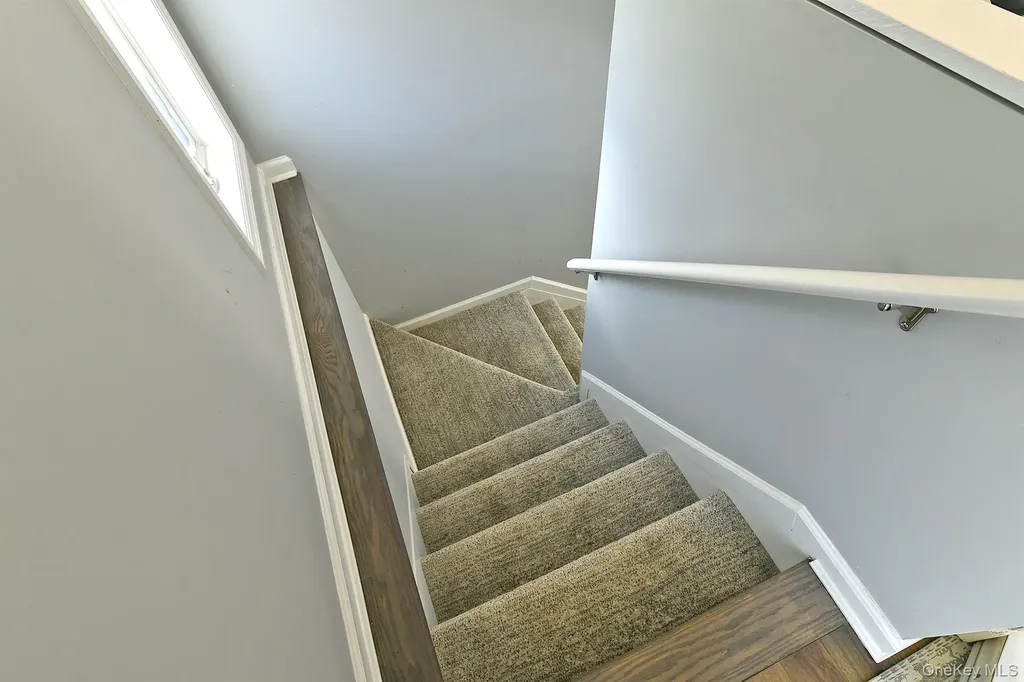 40 Knoll Lane Levittown NY 11756