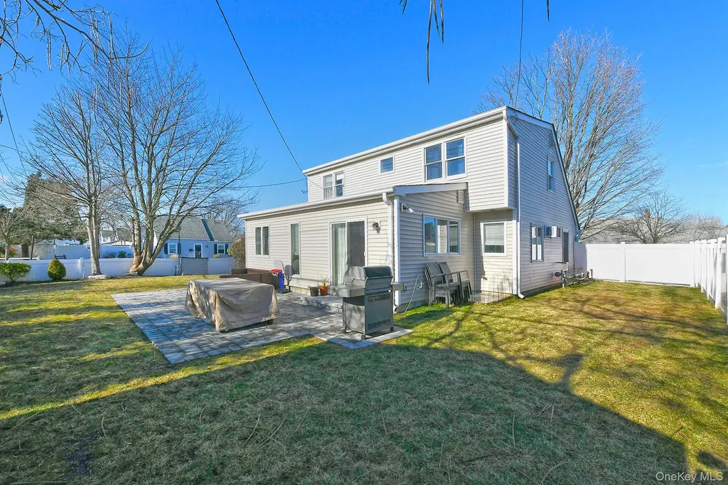 40 Knoll Lane Levittown NY 11756