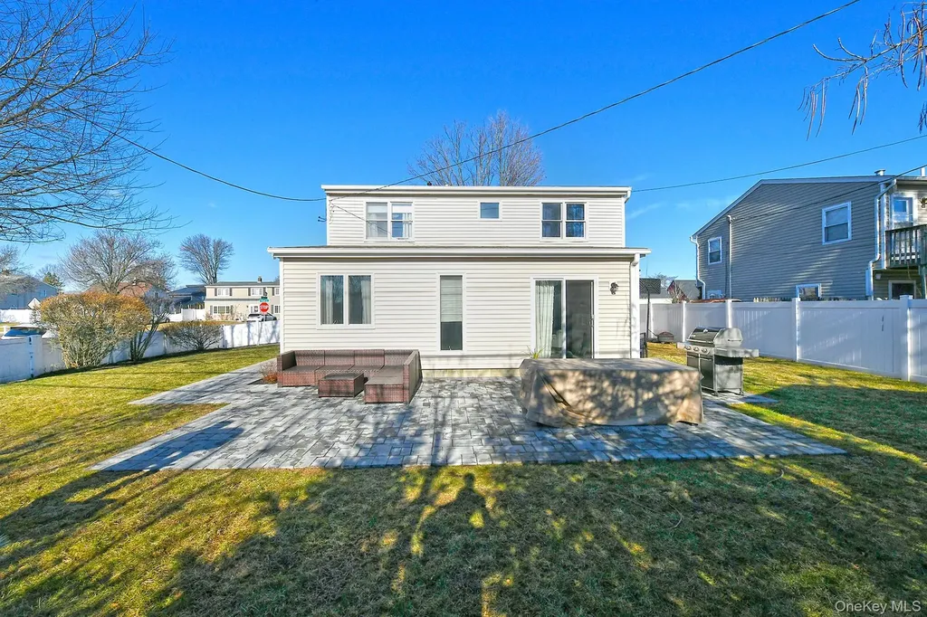 40 Knoll Lane Levittown NY 11756