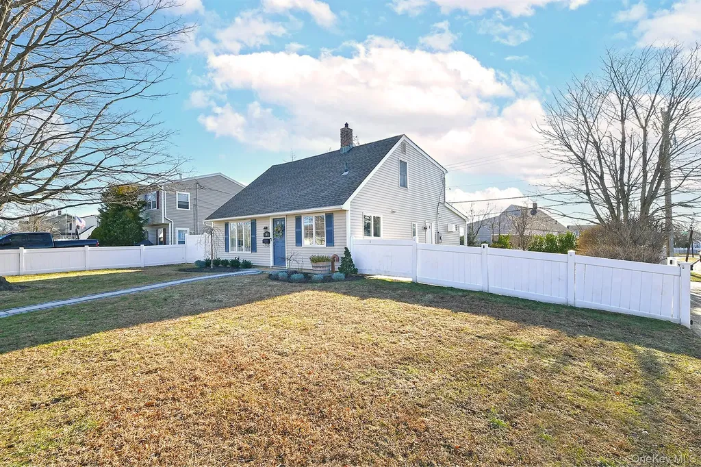 40 Knoll Lane Levittown NY 11756