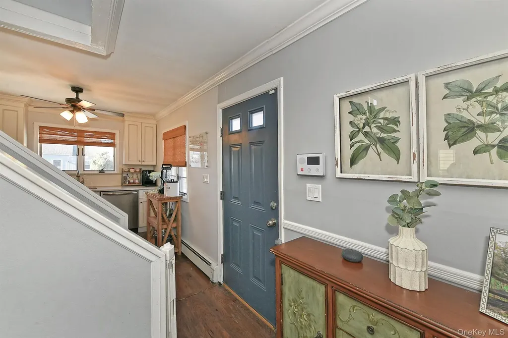 40 Knoll Lane Levittown NY 11756