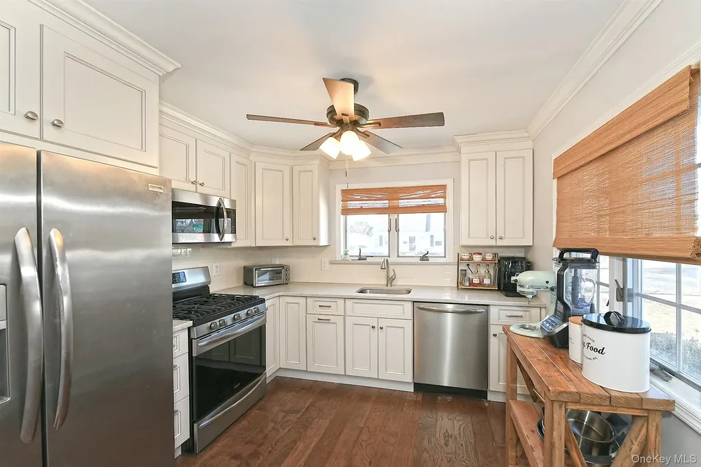40 Knoll Lane Levittown NY 11756