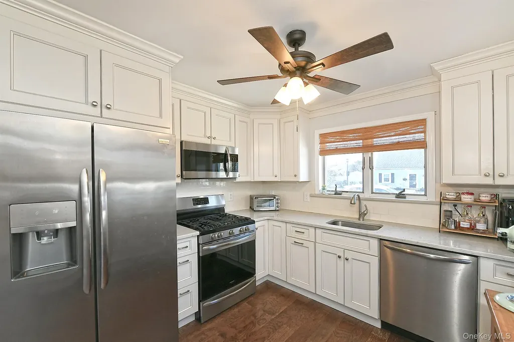 40 Knoll Lane Levittown NY 11756