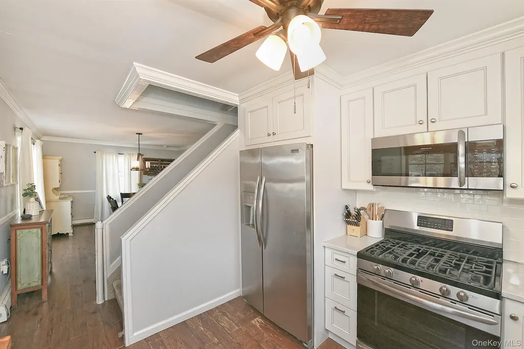 40 Knoll Lane Levittown NY 11756