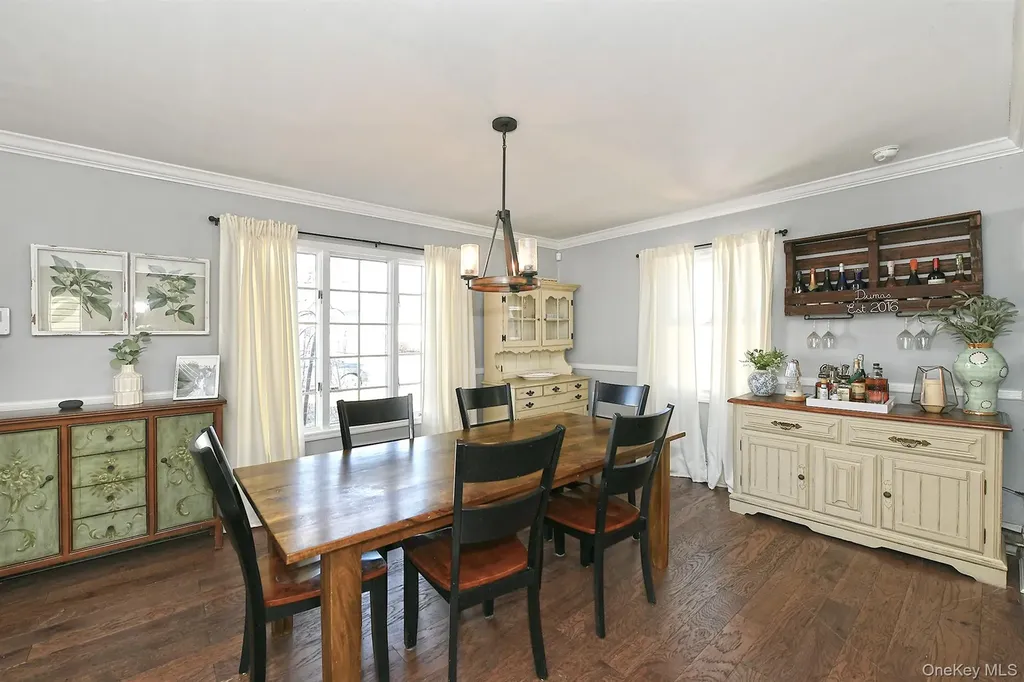 40 Knoll Lane Levittown NY 11756