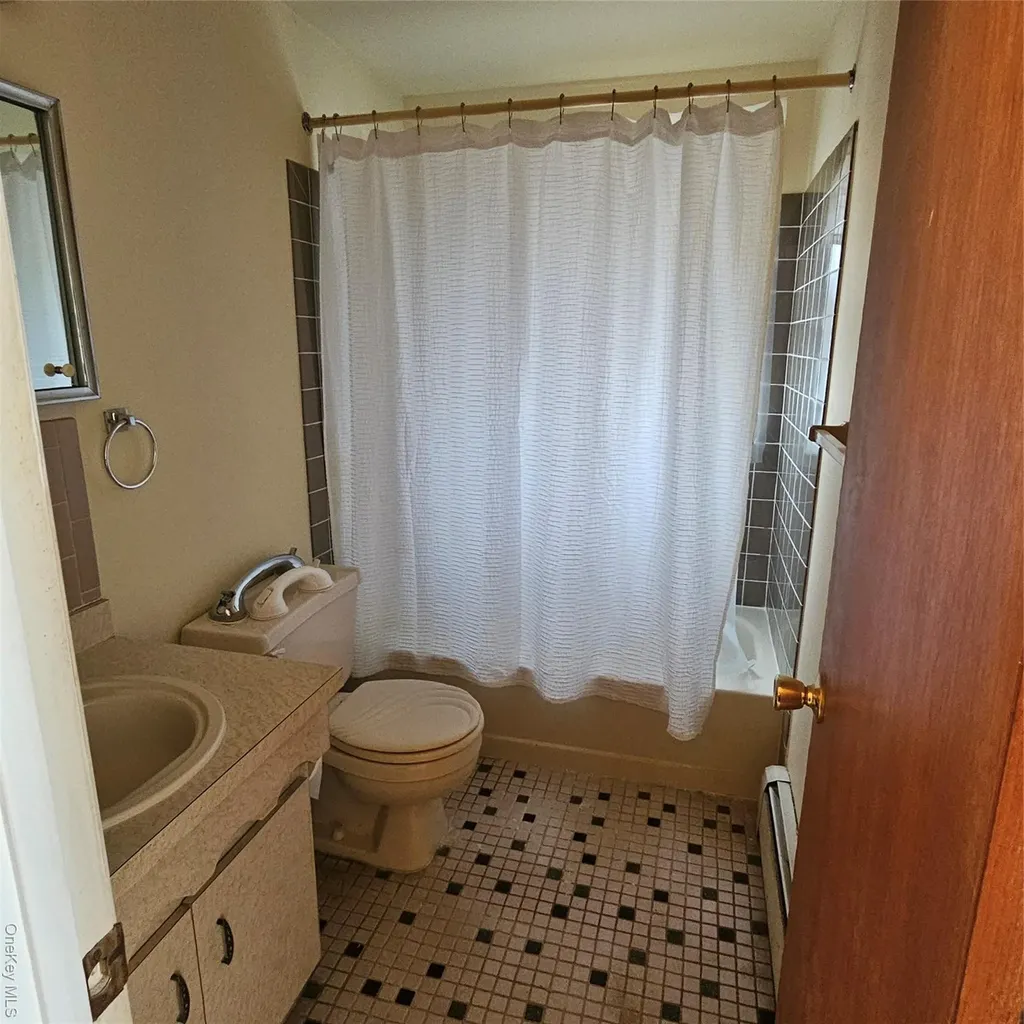 210 S 9th Street Lindenhurst NY 11757