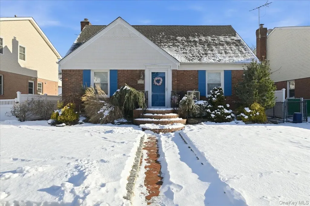 38 Irving Lane New Hyde Park NY 11040