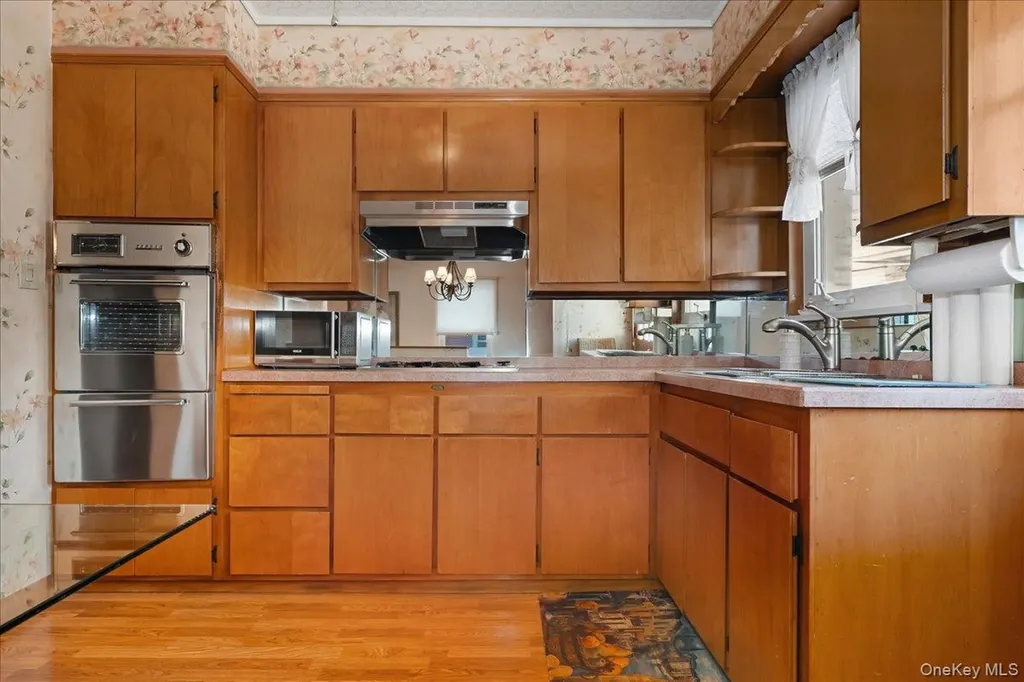 38 Irving Lane New Hyde Park NY 11040