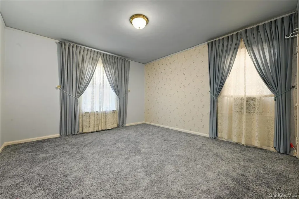 38 Irving Lane New Hyde Park NY 11040