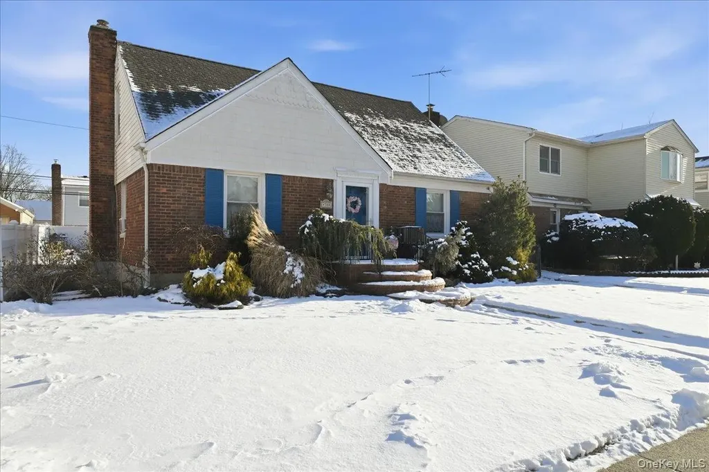 38 Irving Lane New Hyde Park NY 11040