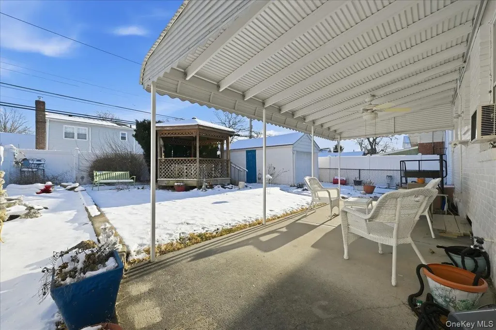 38 Irving Lane New Hyde Park NY 11040