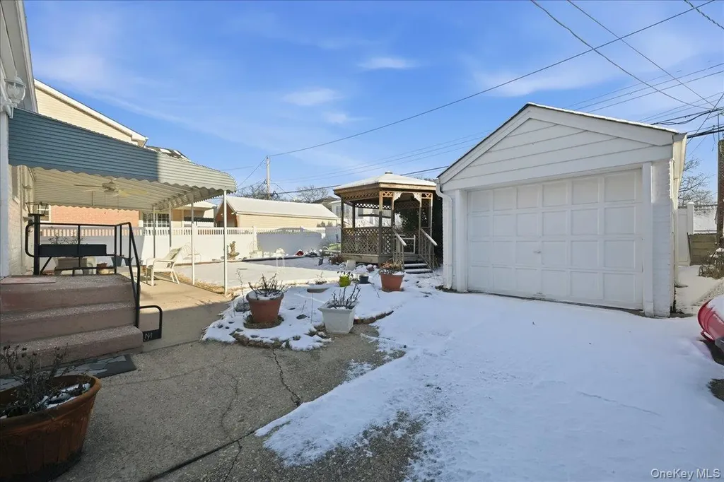 38 Irving Lane New Hyde Park NY 11040