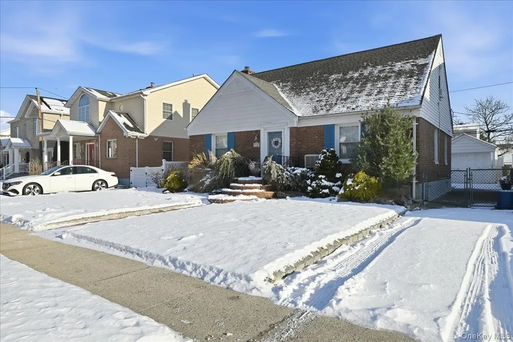 38 Irving Lane New Hyde Park NY 11040