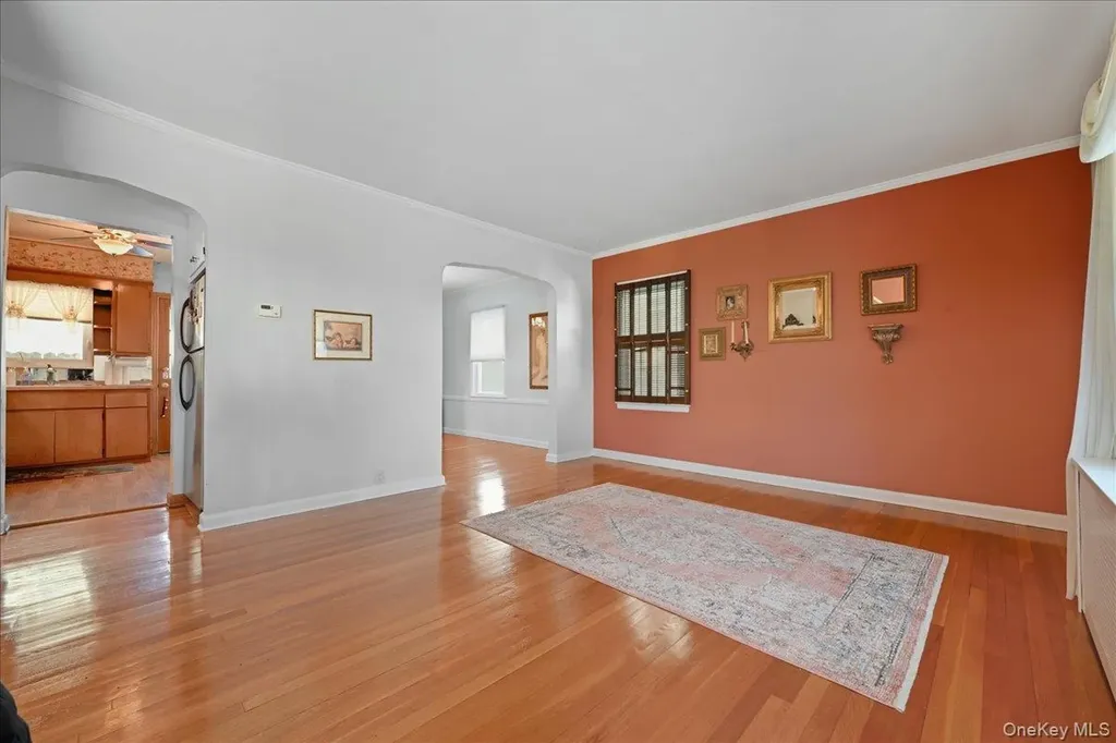 38 Irving Lane New Hyde Park NY 11040