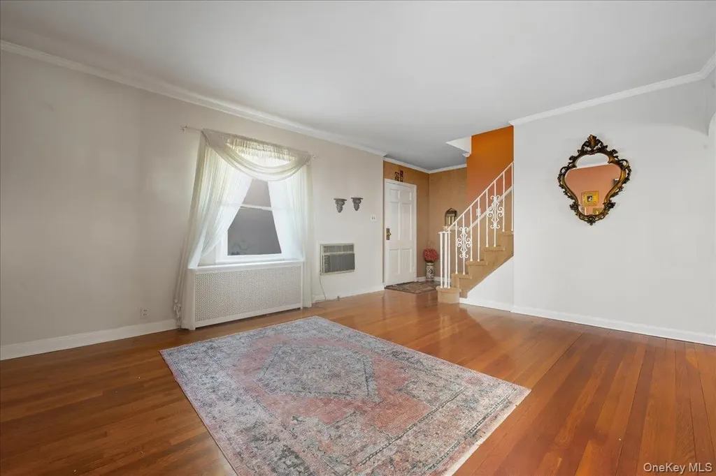 38 Irving Lane New Hyde Park NY 11040