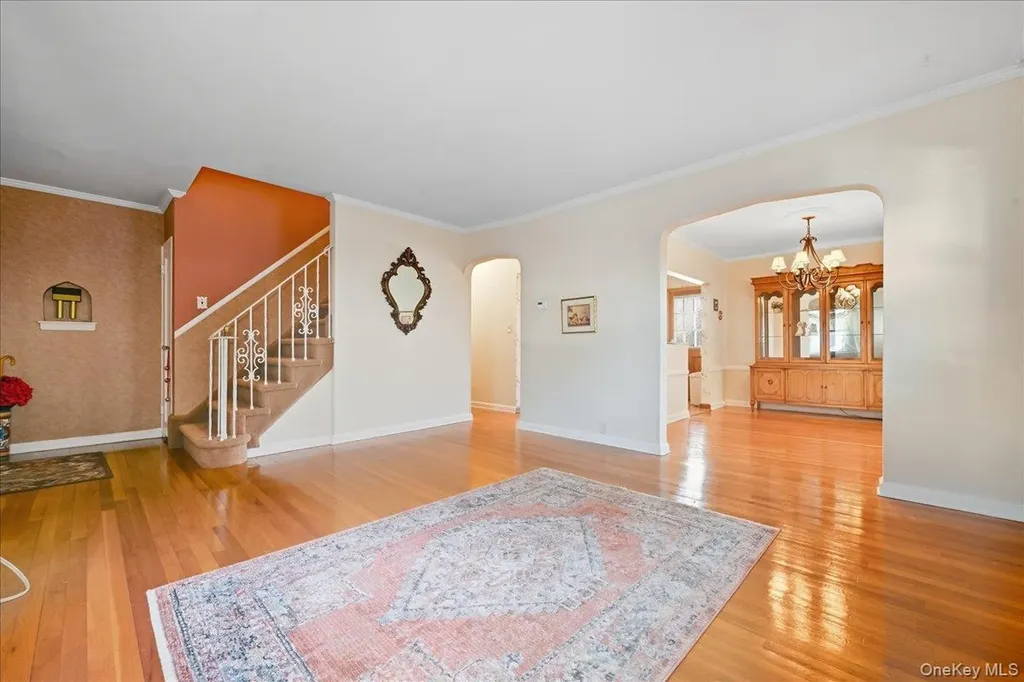 38 Irving Lane New Hyde Park NY 11040