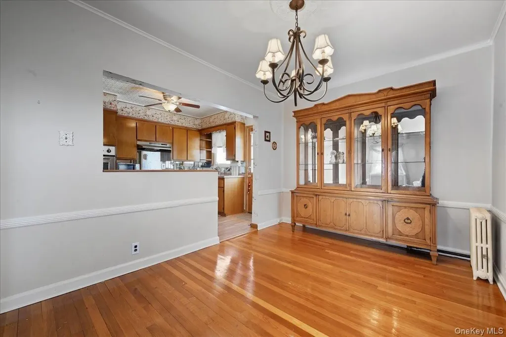 38 Irving Lane New Hyde Park NY 11040