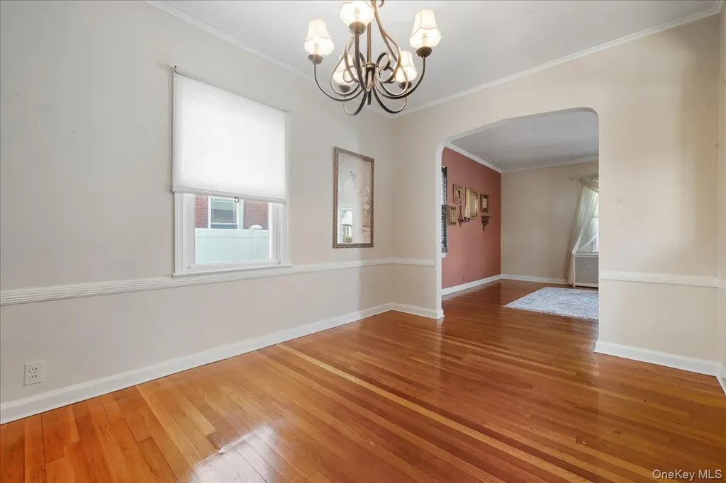 38 Irving Lane New Hyde Park NY 11040