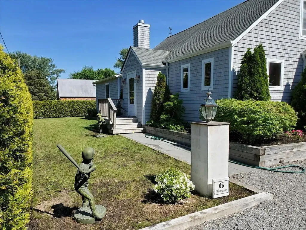 6 White Lane Hampton Bays NY 11946