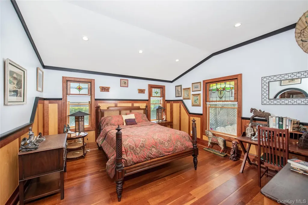 6 White Lane Hampton Bays NY 11946