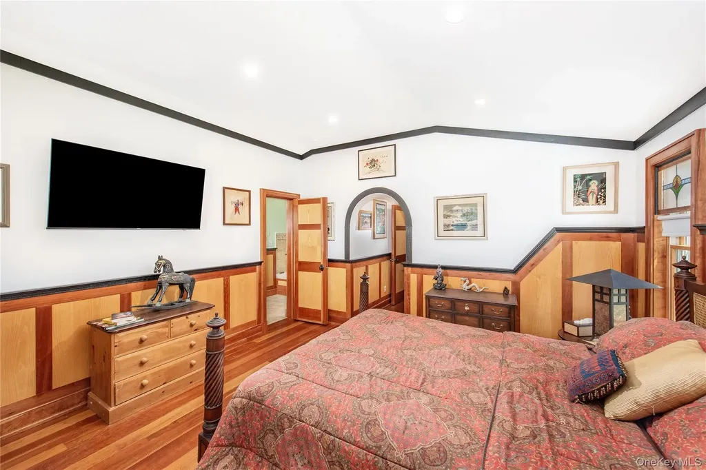 6 White Lane Hampton Bays NY 11946