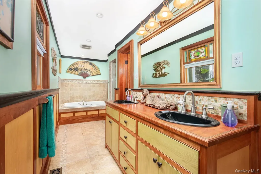 6 White Lane Hampton Bays NY 11946