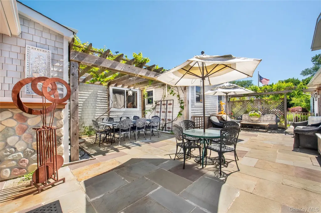 6 White Lane Hampton Bays NY 11946