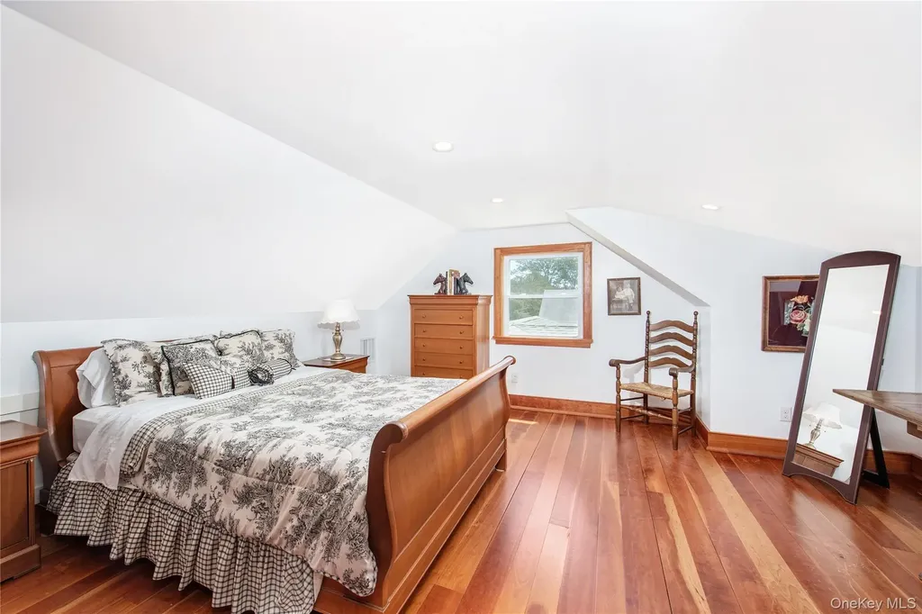 6 White Lane Hampton Bays NY 11946