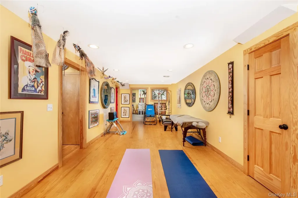 6 White Lane Hampton Bays NY 11946