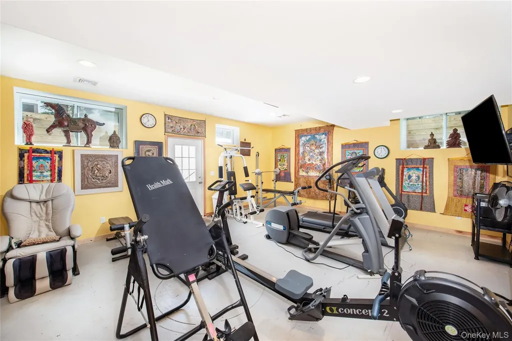 6 White Lane Hampton Bays NY 11946