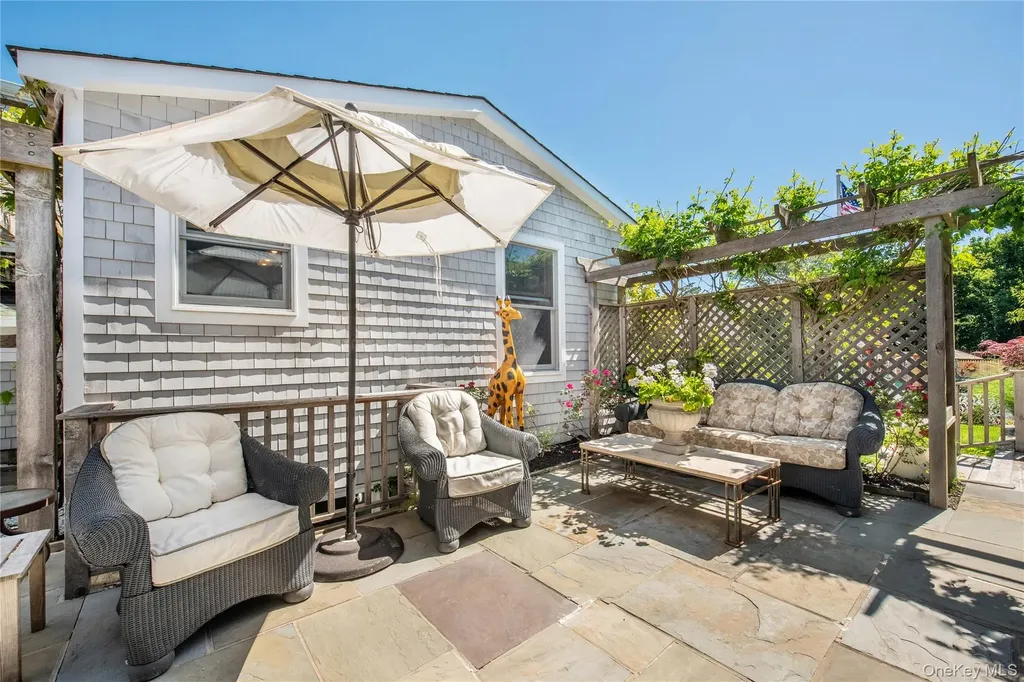 6 White Lane Hampton Bays NY 11946