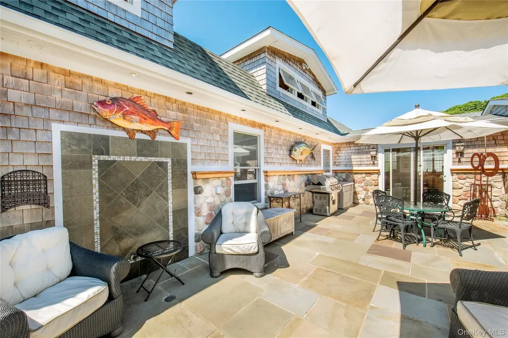 6 White Lane Hampton Bays NY 11946