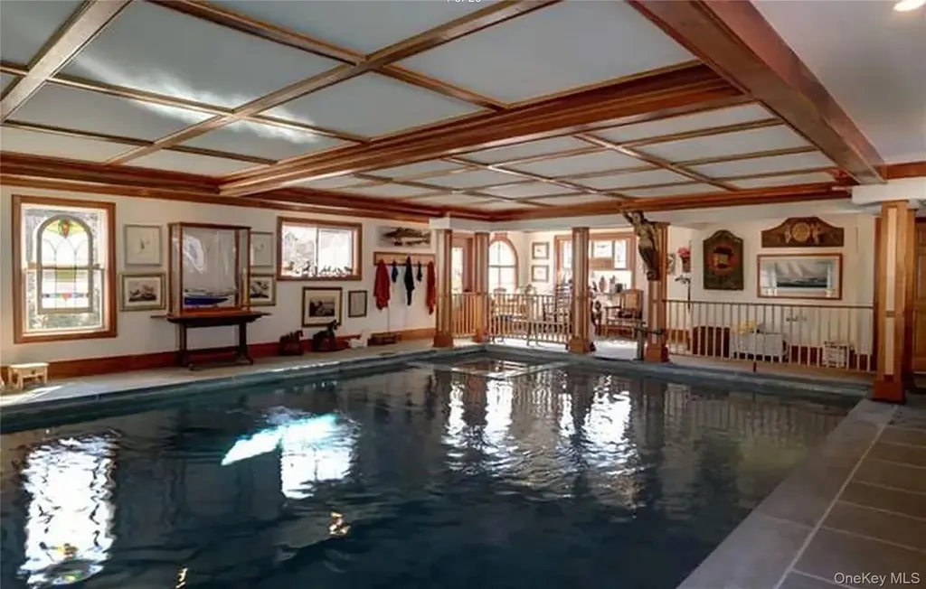 6 White Lane Hampton Bays NY 11946