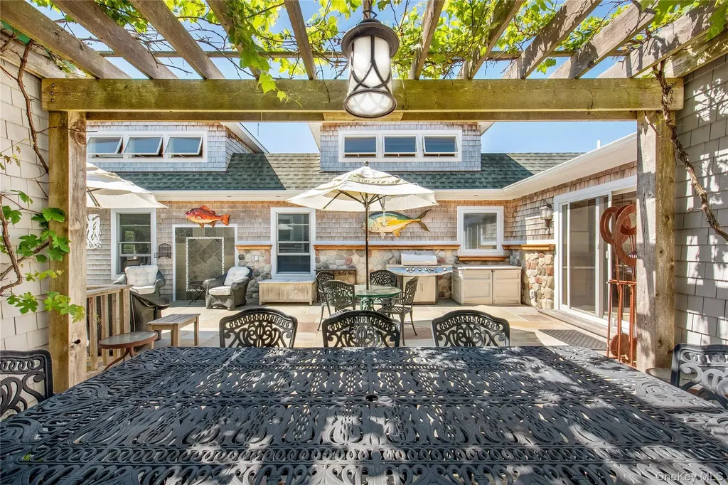 6 White Lane Hampton Bays NY 11946