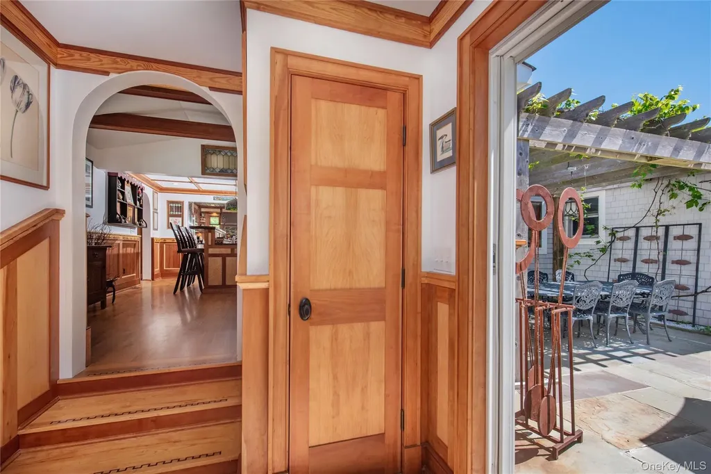 6 White Lane Hampton Bays NY 11946